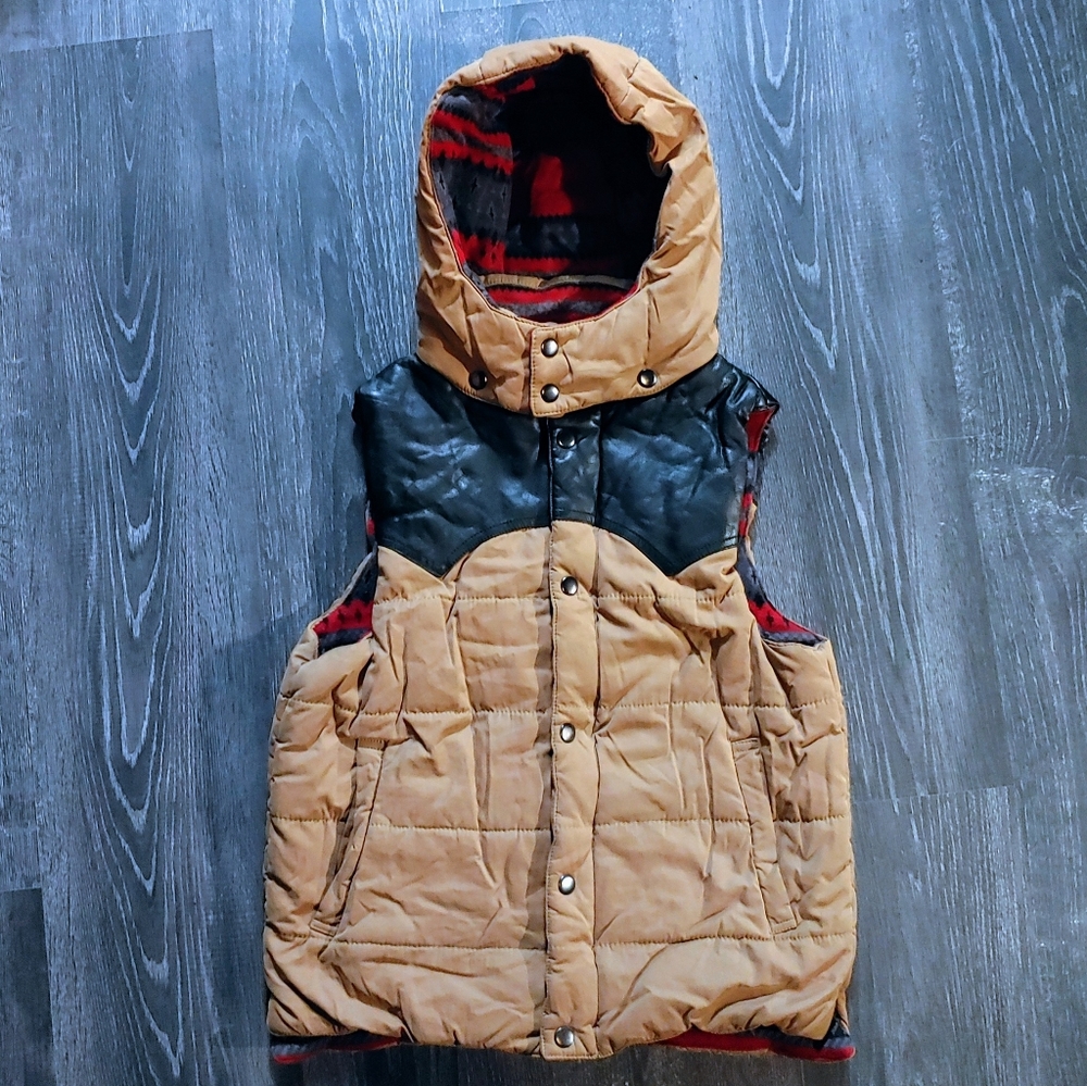 Hotwind tan hooded puffer vest